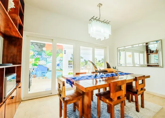 The Fox - Waterfront, 2 Private Pools, Own Boat With Captain, Free Shuttle San Pedro (Ambergris Caye)