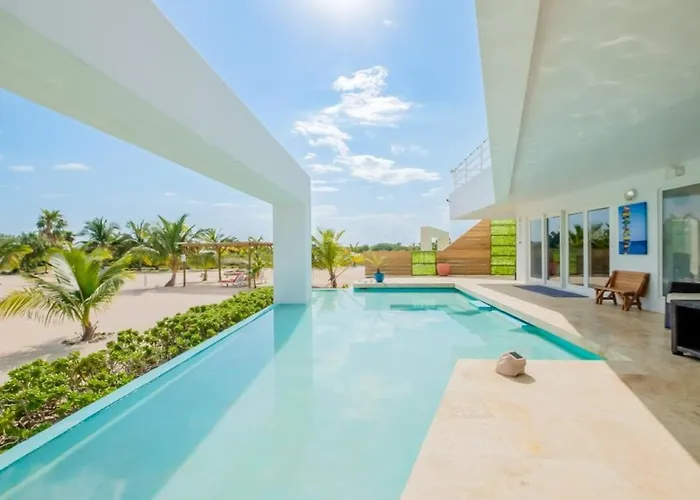 The Fox - Waterfront, 2 Private Pools, Own Boat With Captain, Free Shuttle * San Pedro (Ambergris Caye)