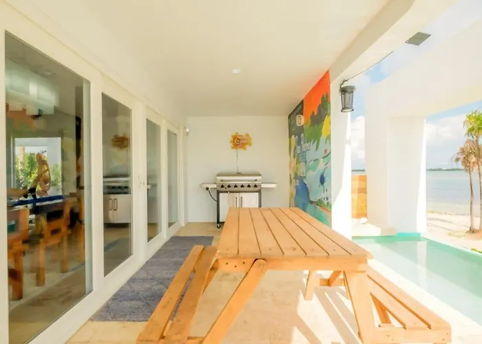 Villa The Fox - Waterfront, 2 Private Pools, Own Boat With Captain, Free Shuttle San Pedro (Ambergris Caye)