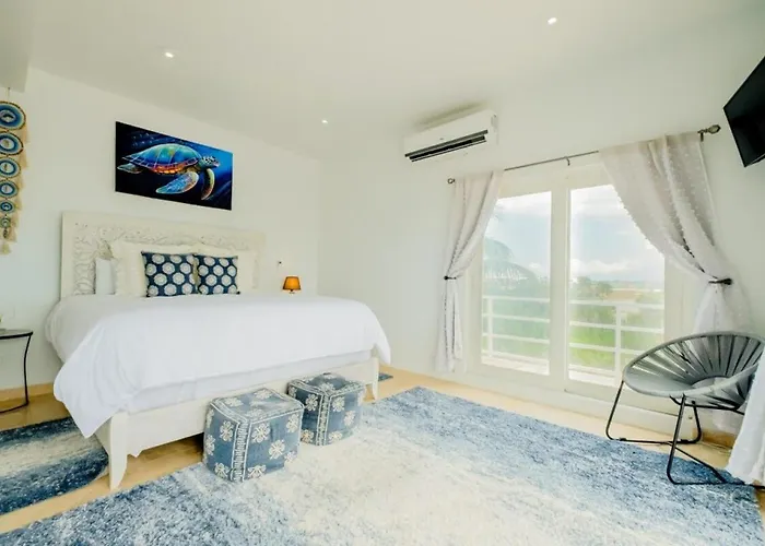 The Fox - Waterfront, 2 Private Pools, Own Boat With Captain, Free Shuttle * San Pedro (Ambergris Caye)