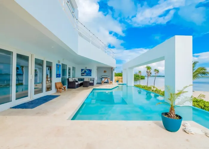 The Fox - Waterfront, 2 Private Pools, Own Boat With Captain, Free Shuttle * San Pedro (Ambergris Caye)