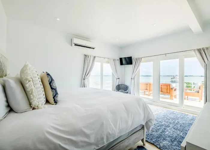 The Fox - Waterfront, 2 Private Pools, Own Boat With Captain, Free Shuttle * San Pedro (Ambergris Caye)